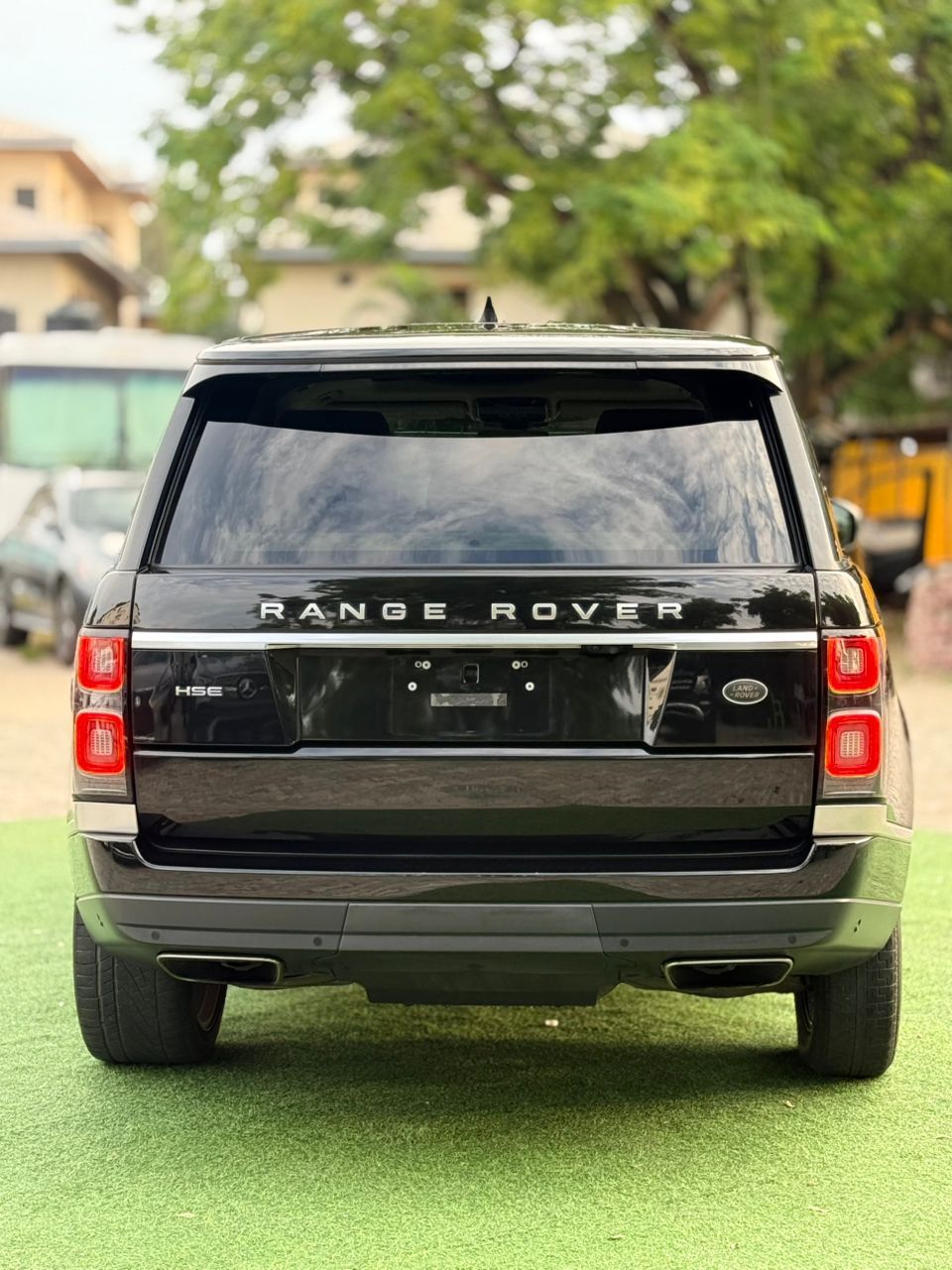 Range Rover Voque Super Charge - View 2