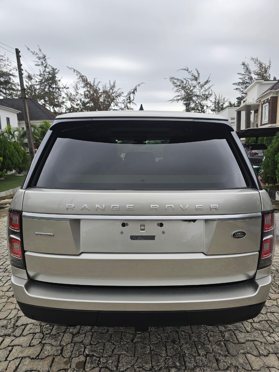 Range Rover  Voque  - View 2