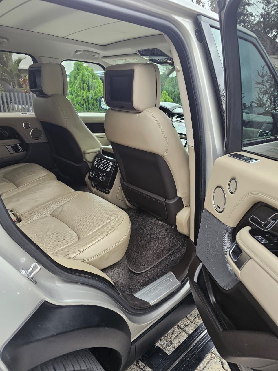 Range Rover  Voque  - View 5